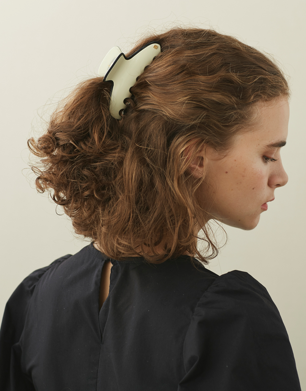 Alexandre de Paris ヘアアクセサリー ST HONORE ST HONORÉ Beige Prix : 88,00 € - Alexandre de Paris E-shop