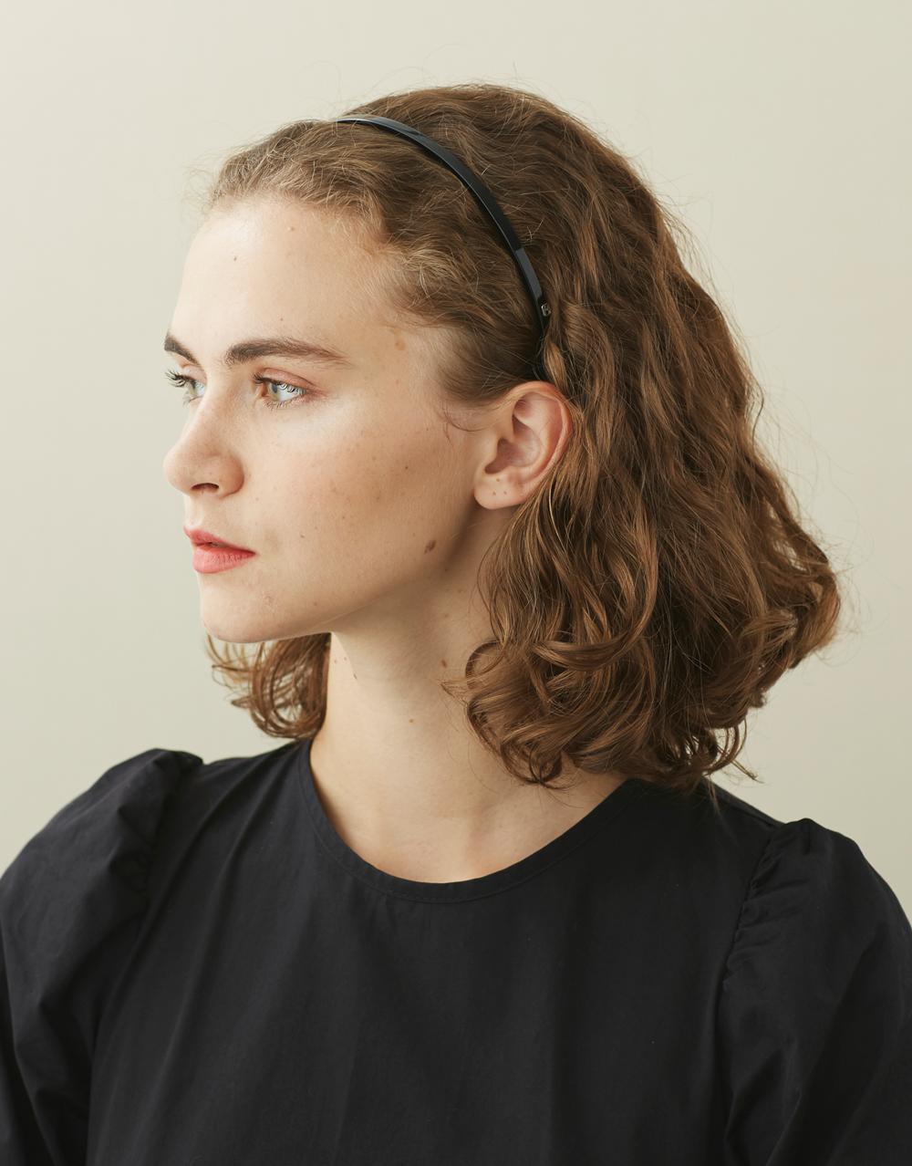 新品 ALEXANDRE DE PARIS HEADBAND ベロア です♩ LOUVRE Blond marble Prix : 49,00 $US - Alexandre de Paris E-shop